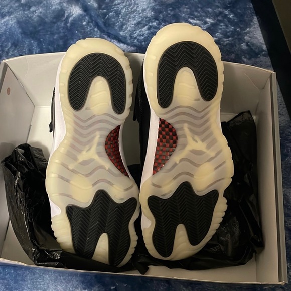 Athletic_Shoes